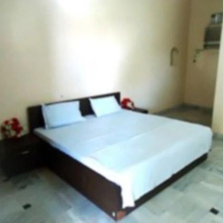 Kedar Dham Hotell Mathura Eksteriør bilde